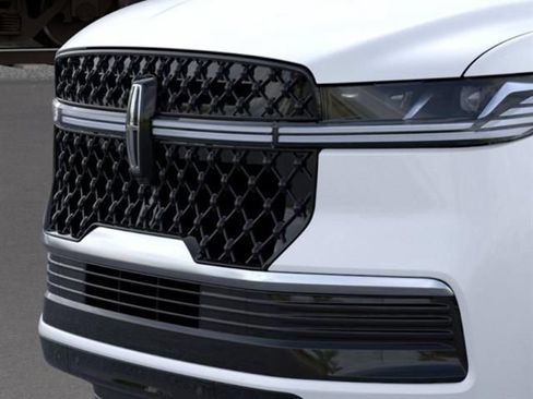 New 2026 Lincoln Navigator Reserve w/ Jet Appearance Package AWD/4WD image 17