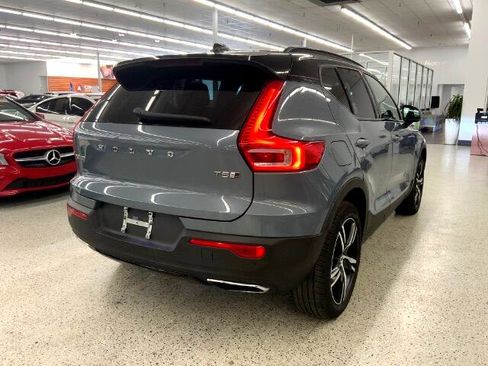 Used 2020 Volvo XC40 T5 R-Design image 4