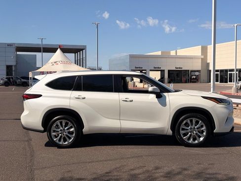 Used 2020 Toyota Highlander Limited FWD image 7