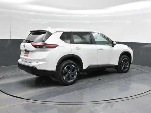 Used 2026 Nissan Rogue SV FWD image 3