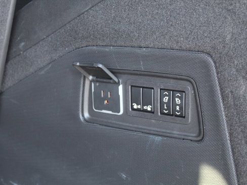 Used 2023 Cadillac Escalade Premium Luxury image 7