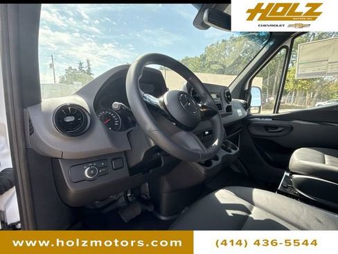 Used 2025 Mercedes-Benz Sprinter 2500 image 10