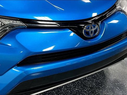 Used 2017 Toyota RAV4 XLE AWD/4WD image 29