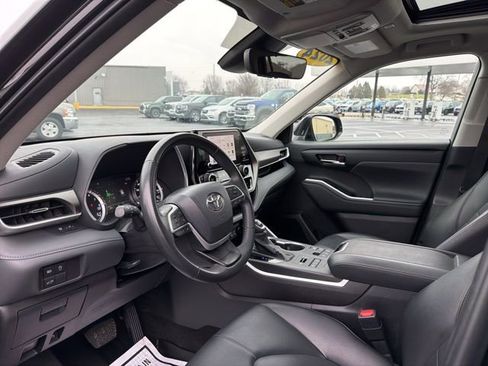 Used 2024 Toyota Highlander XLE image 10