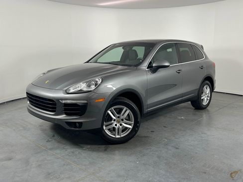 Used 2018 Porsche Cayenne AWD/4WD image 1