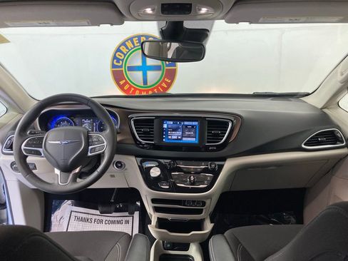 Used 2023 Chrysler Voyager LX FWD image 9