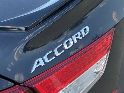 Used 2018 Honda Accord Sport image 9