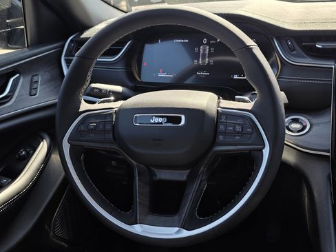 New 2025 Jeep Grand Cherokee Limited image 15