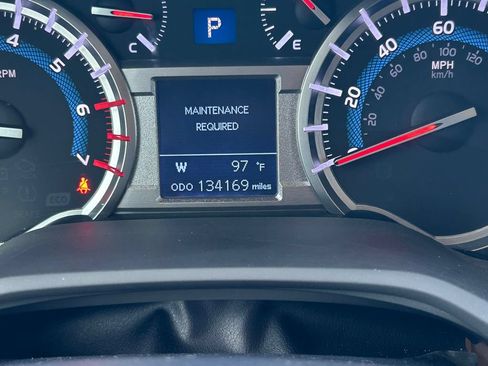 Used 2018 Toyota 4Runner TRD Off-Road Premium AWD/4WD image 37