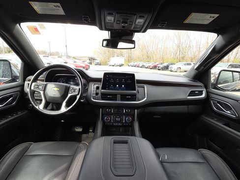Used 2023 Chevrolet Suburban Premier image 29