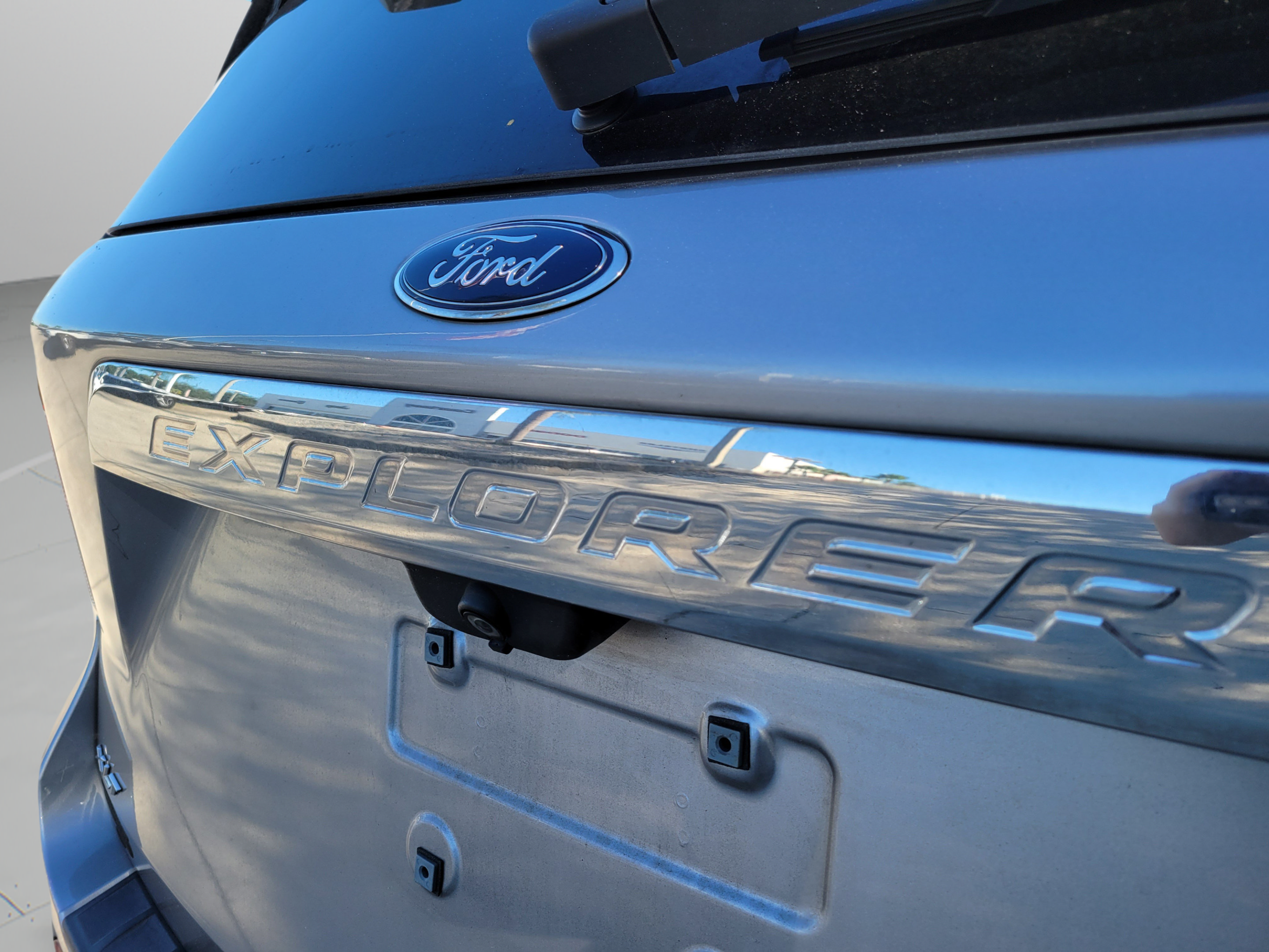 Used 2021 Ford Explorer XLT w/ Equipment Group 202A RWD image 30