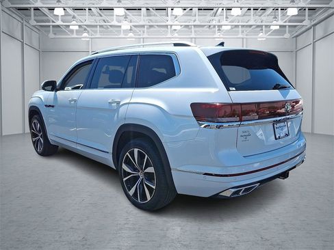 Used 2024 Volkswagen Atlas SEL Premium R-Line image 4