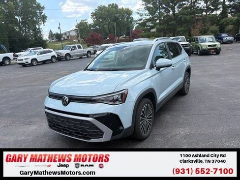 Used 2025 Volkswagen Taos SE FWD image 1