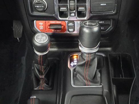 Used 2021 Jeep Wrangler Unlimited Rubicon AWD/4WD image 27