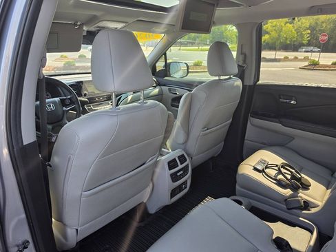 Used 2020 Honda Pilot Touring image 38