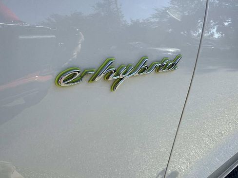 Used 2023 Porsche Cayenne image 13