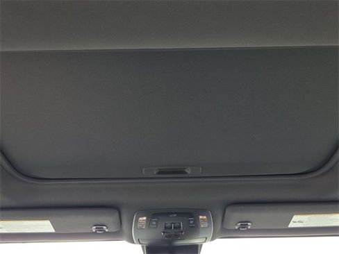 Used 2022 Toyota Sienna XSE image 15