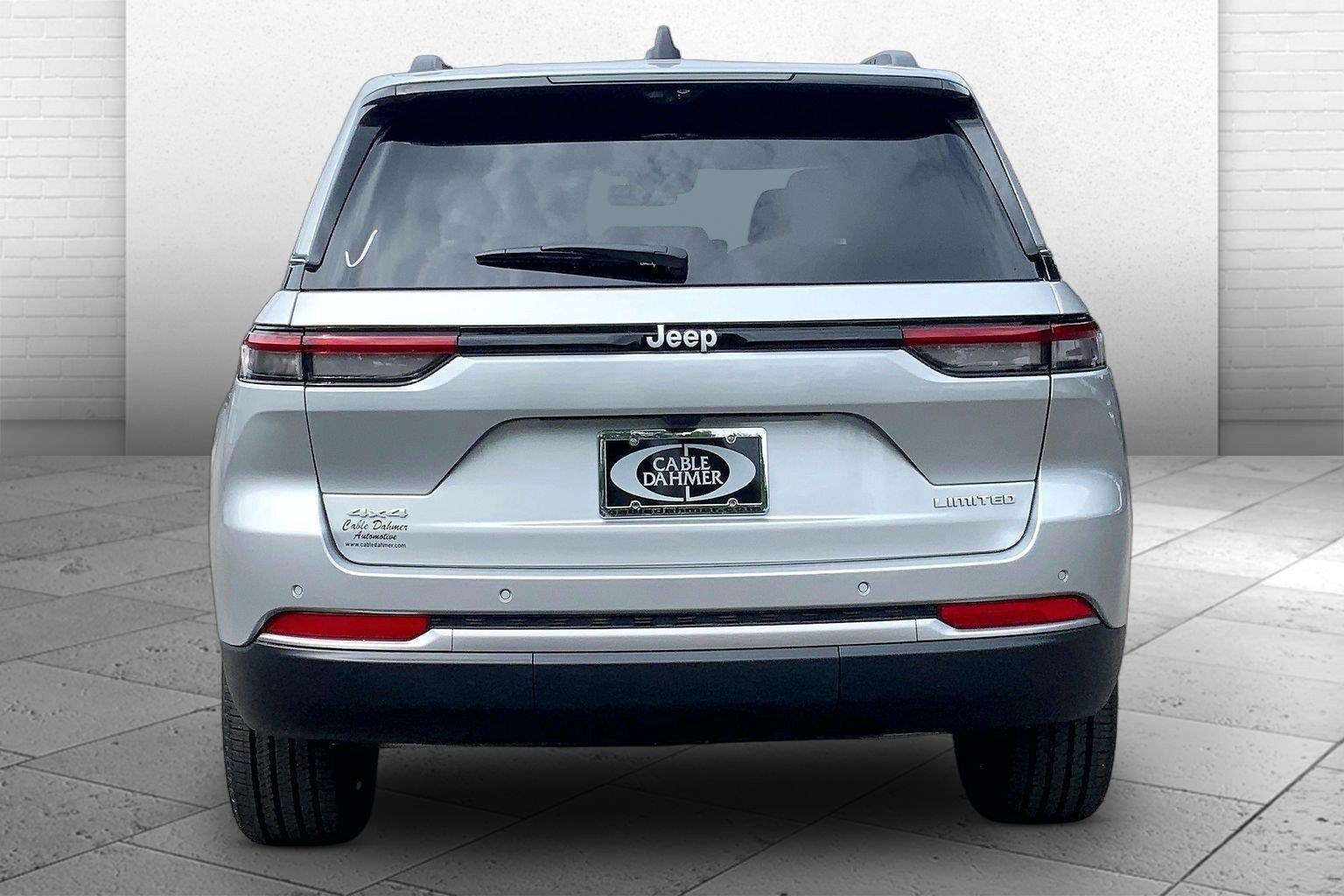 New 2026 Jeep Grand Cherokee Limited w/ Luxury Tech Group II AWD/4WD image 4
