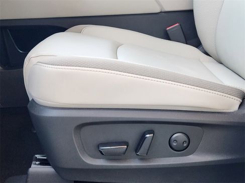 New 2025 Nissan Pathfinder SL image 18