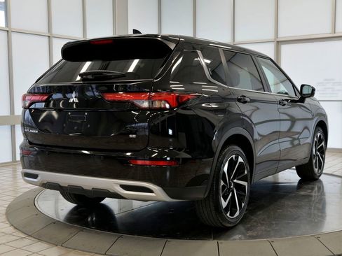 Used 2024 Mitsubishi Outlander SE image 8