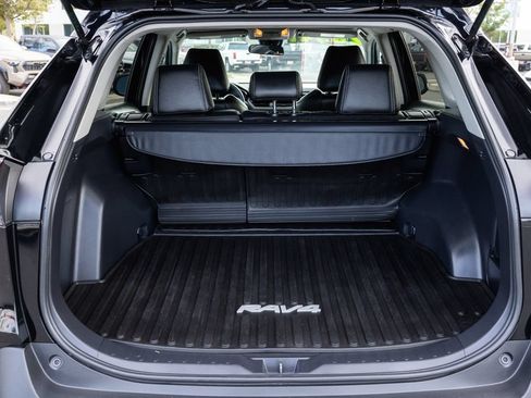 Certified 2021 Toyota RAV4 XLE FWD image 8