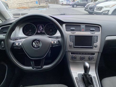 Used 2017 Volkswagen Golf S image 21
