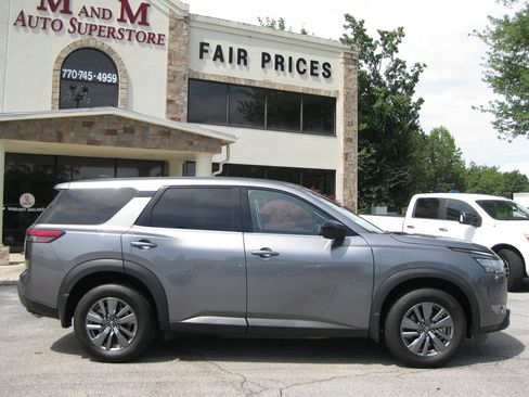 Used 2025 Nissan Pathfinder S FWD image 8