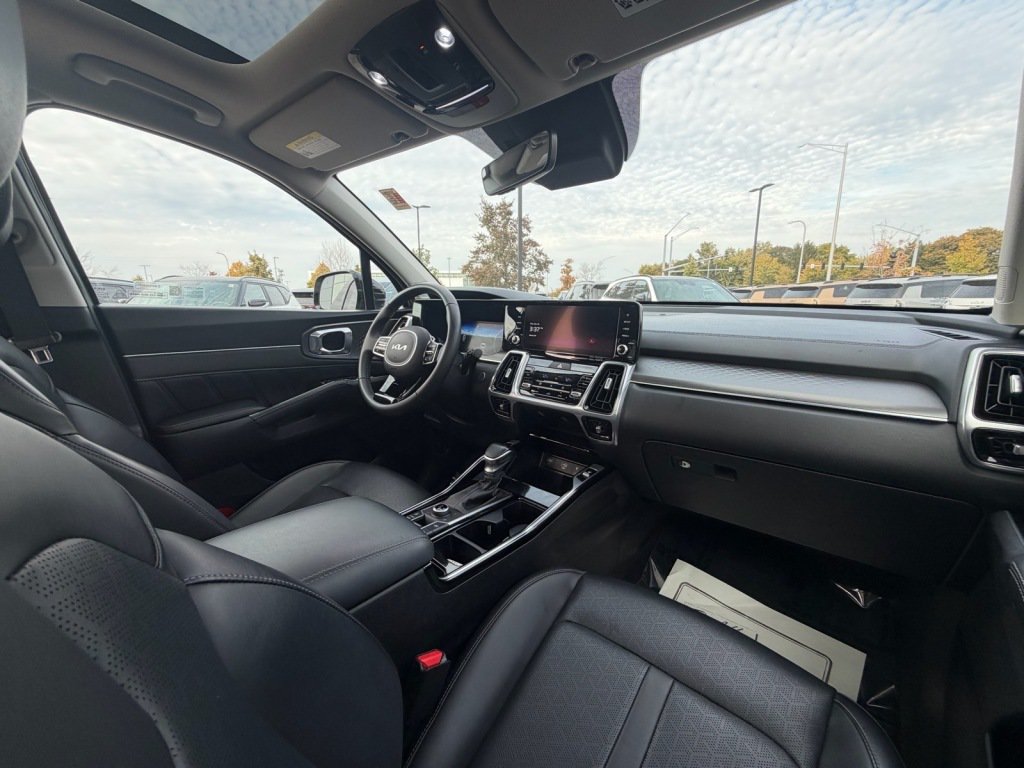 Used 2023 Kia Sorento SX AWD/4WD image 11