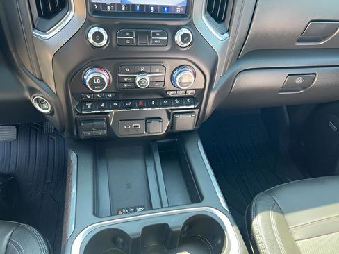 Used 2023 GMC Sierra 3500 Denali w/ Denali Ultimate Package AWD/4WD image 17
