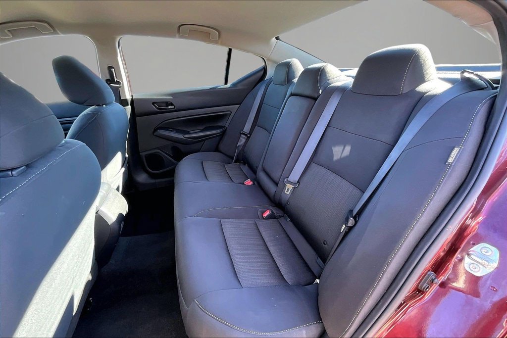 Used 2025 Nissan Altima 2.5 SV FWD image 21