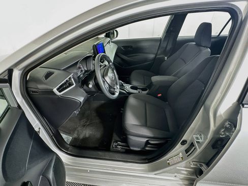 Used 2025 Toyota Corolla LE FWD image 13