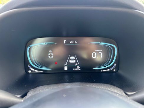 Used 2025 Kia Soul LX w/ LX Technology Package FWD image 38