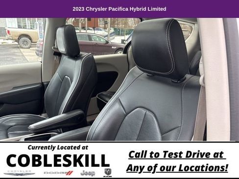 Used 2023 Chrysler Pacifica Limited image 22