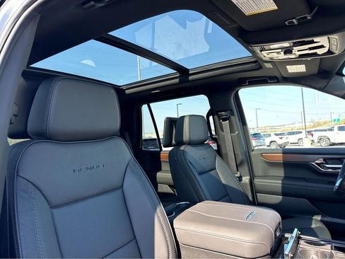 New 2026 GMC Yukon Denali w/ Denali Reserve Package AWD/4WD image 5