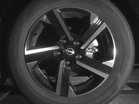 Used 2025 Nissan Sentra SV image 11