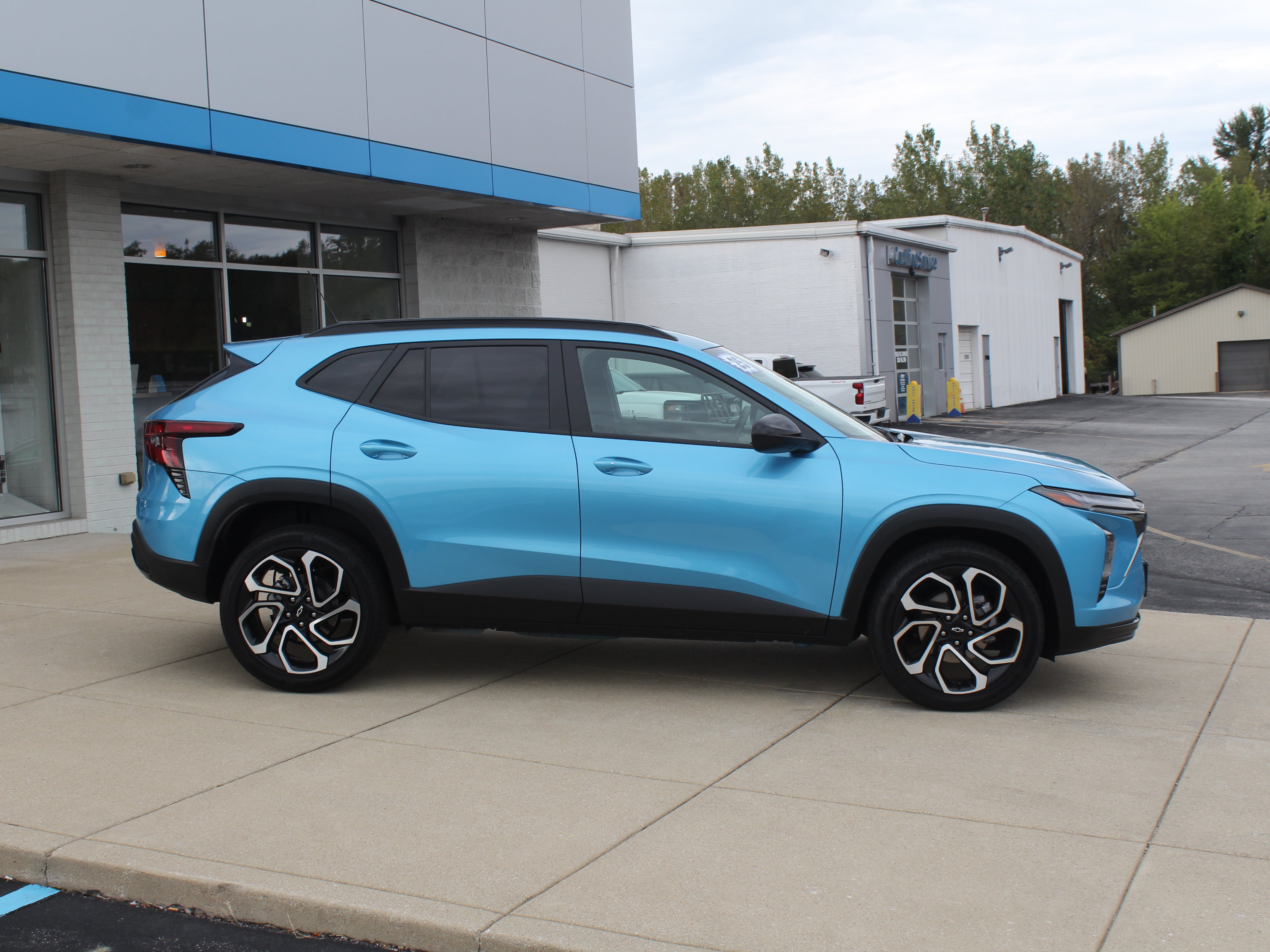 Used 2025 Chevrolet Trax RS w/ Driver Confidence Package FWD image 5