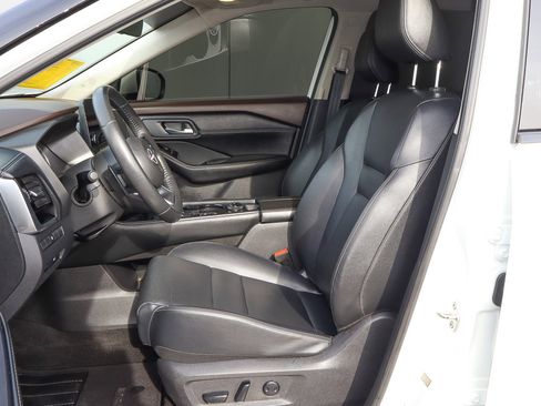 Used 2023 Nissan Rogue SL w/ SL Premium Package image 7