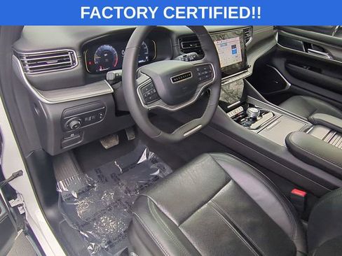 Certified 2024 Jeep Wagoneer Series II w/ Flexible Seating Group image 12