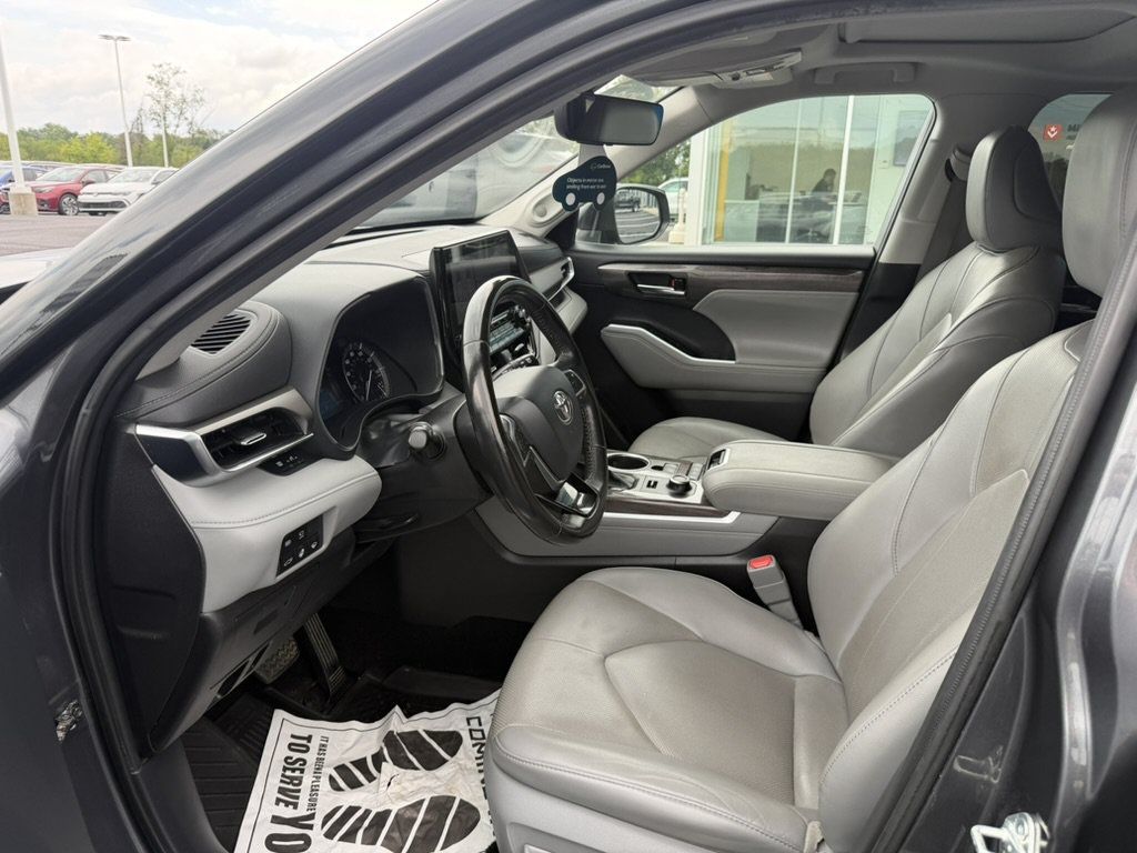 Used 2021 Toyota Highlander Limited AWD/4WD image 17