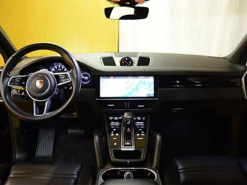 Used 2019 Porsche Cayenne image 2