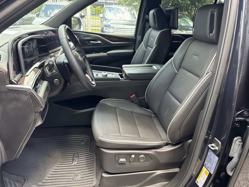 Used 2024 Cadillac Escalade ESV Premium Luxury AWD/4WD image 24