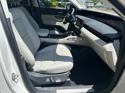New 2026 Lincoln Nautilus Premier AWD/4WD image 14
