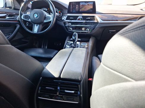 Used 2019 BMW 540i w/ M Sport Package image 32