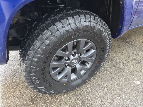 Used 2023 Toyota Tacoma SR5 w/ Technology Package image 11