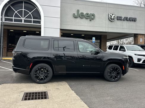 New 2026 Jeep Grand Wagoneer Summit w/ Rear Seat Video Group I image 17