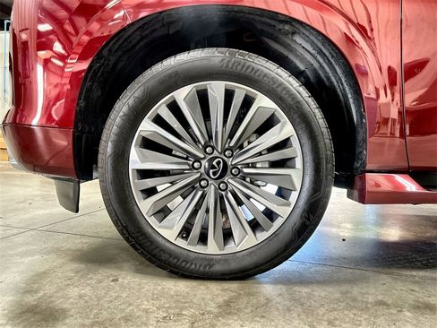 Used 2025 INFINITI QX80 Sensory image 10