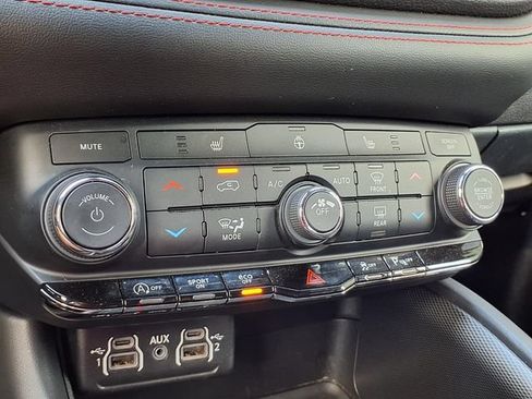Used 2025 Dodge Durango GT AWD/4WD image 14