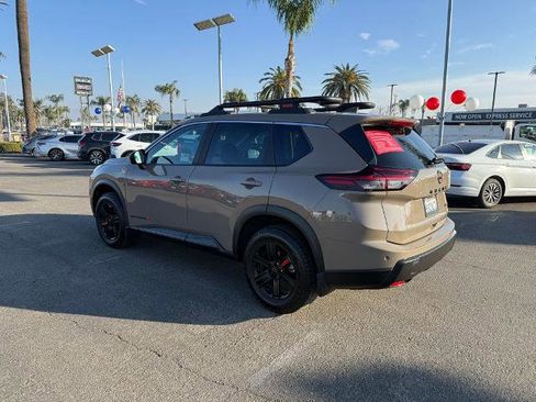 Certified 2025 Nissan Rogue SV AWD/4WD image 4