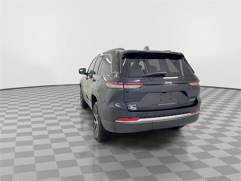 Used 2023 Jeep Grand Cherokee Limited image 8