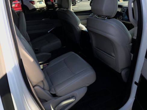 Used 2024 Jeep Wagoneer Series II image 33